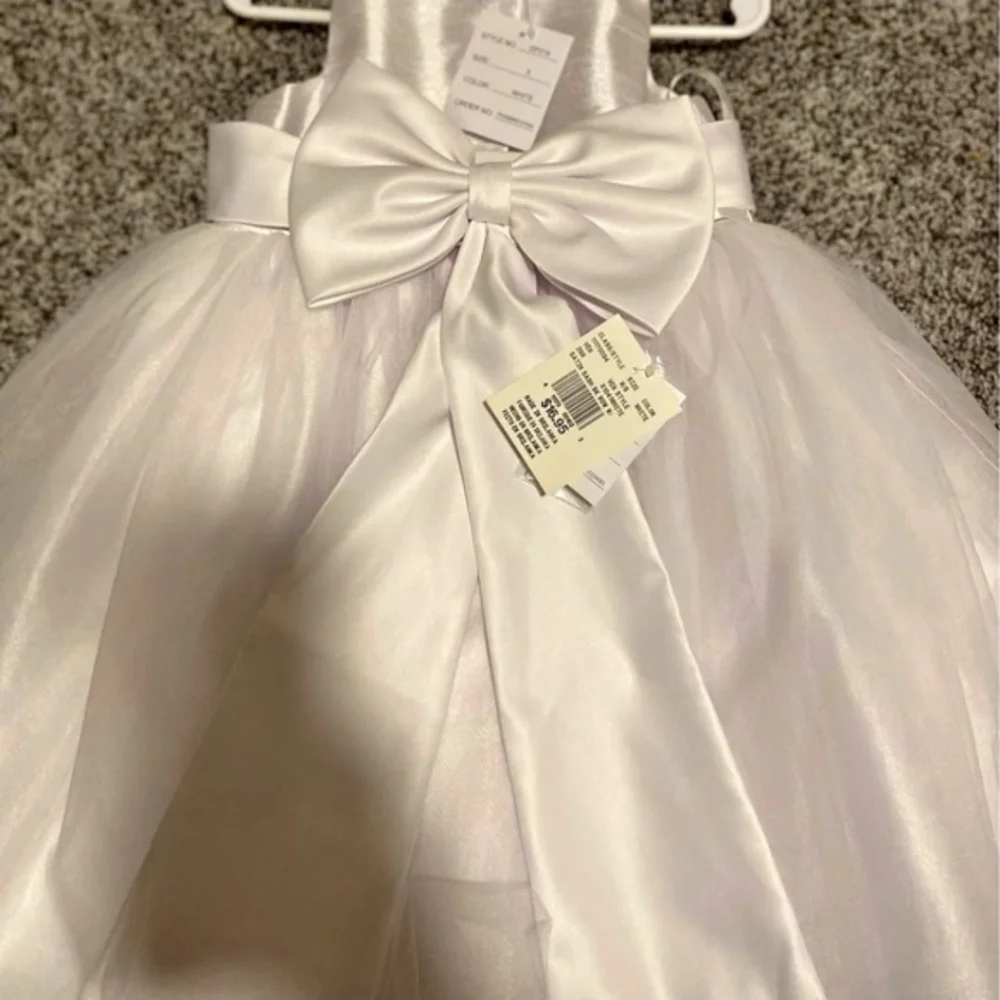 White bow for flower girl